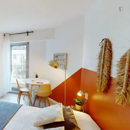 Rent this 4 bed room on 36 Rue Vaugelas in 75015 Paris, France