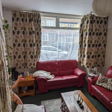 Rent this 6 bed townhouse on 111 Keys Avenue in Bristol, BS7 0HG
