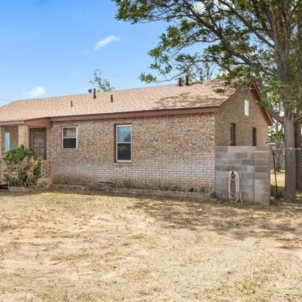 Image 8 - 747 Southwest Avenue G, Andrews, TX 79714, USA - House for sale