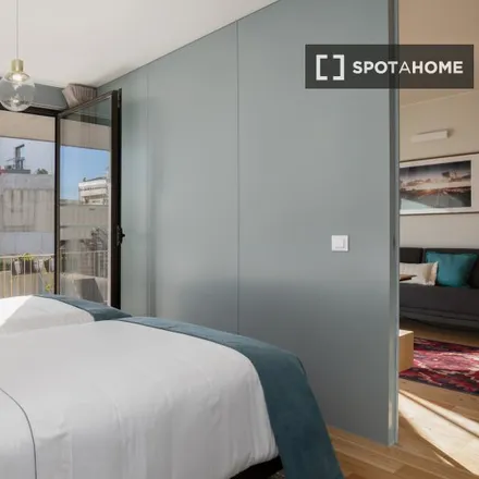 Rent this 2 bed apartment on Rua de Pinto Bessa 222 in 4300-428 Porto, Portugal