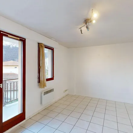 Rent this 1 bed apartment on 5 Rue de l'Ovalie in 38360 Sassenage, France