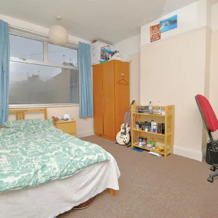 Rent this 4 bed apartment on Staple Hill Road in Bristol, BS16 2LG
