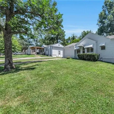 Image 2 - 4429 N Bellefontaine Ave, Kansas City, Missouri, 64117 - House for sale