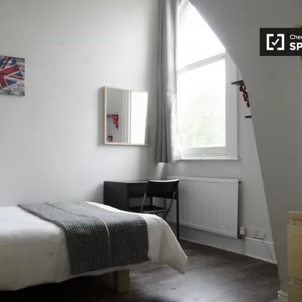Rent this 5 bed room on Town in Robertson Street, London