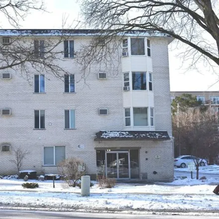 Buy this 2 bed condo on 8200 N Niles Center SB in Niles Center Road, Skokie