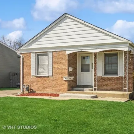 Buy this 2 bed house on 117 North Rohlwing Road in Palatine, IL 60074