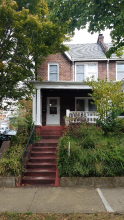 Rent this 3 bed house on 2130 Maplewood Ave