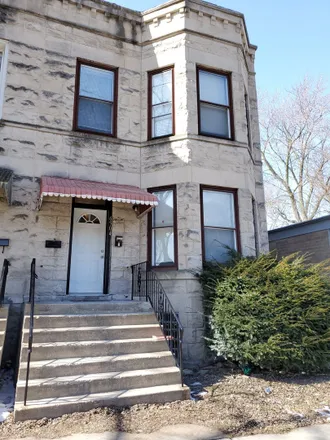 Rent this 3 bed house on 6500 South Eberhart Avenue in Chicago, IL 60637