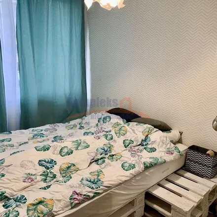 Rent this 2 bed apartment on Szkoła Podstawowa nr 56 imienia Kapitana Żeglugi Wielkiej Konstantego Maciejewicza in Bazarowa, 71-614 Szczecin
