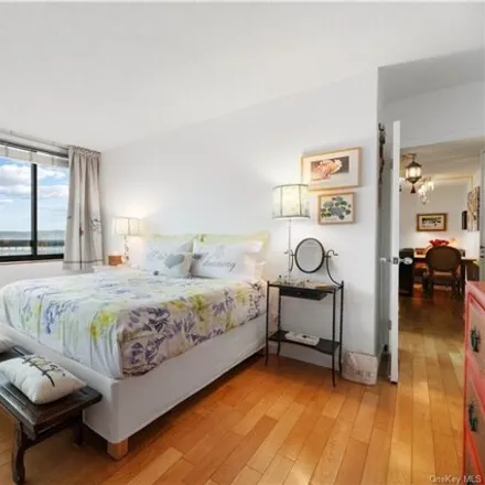 Image 2 - 2287 Johnson Avenue, New York, NY 10463, USA - Condo for sale