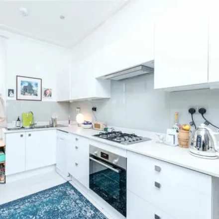 Image 3 - 141 Purves Road, Brondesbury Park, London, NW10 5TG, United Kingdom - Townhouse for sale