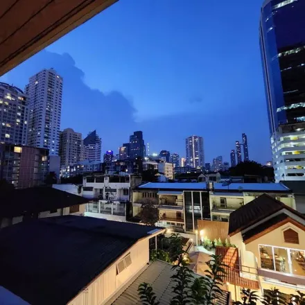 Rent this 2 bed apartment on 40 in Soi Sukhumvit 61, Vadhana District