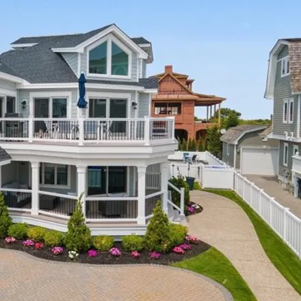 Buy this 6 bed house on 113 77th Street in Avalon, Cape May County
