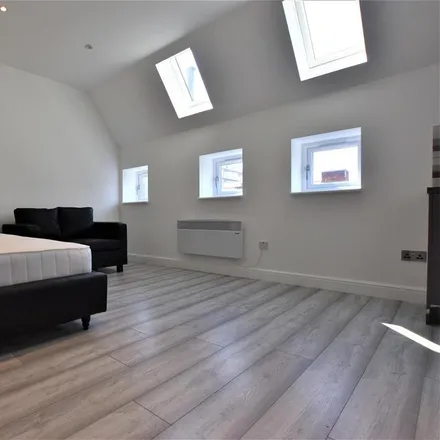 Rent this studio apartment on BDO in 159 Charles Street, Leicester
