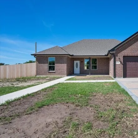 Buy this 3 bed house on 5360 Trailridge Drive in Corsicana, TX 75110