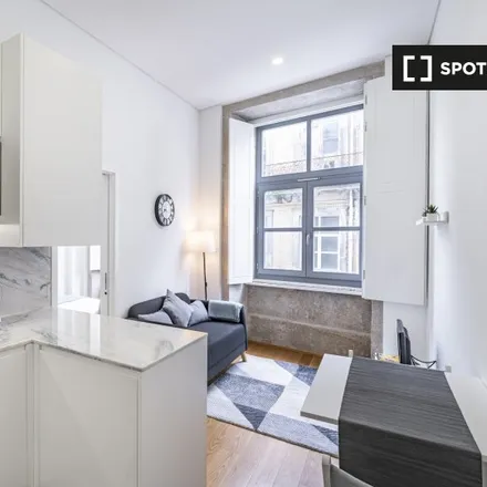 Rent this 1 bed apartment on Travessa das Oliveirinhas in 4000-222 Porto, Portugal