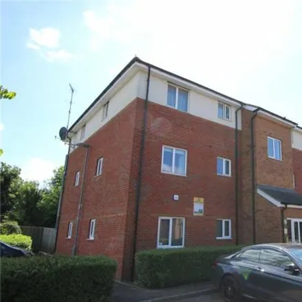 Rent this 2 bed room on Stokers Close in Dunstable, LU5 4EY