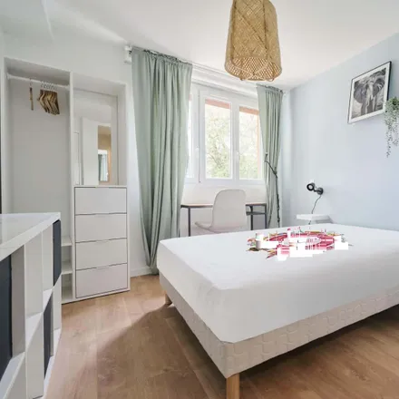 Rent this 2 bed room on 5 Place Sainte-Claire in 51100 Reims, France