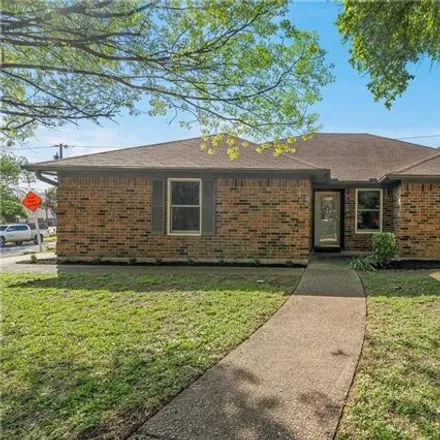 Buy this 3 bed house on 295 Cross Country Drive in Hewitt, McLennan County