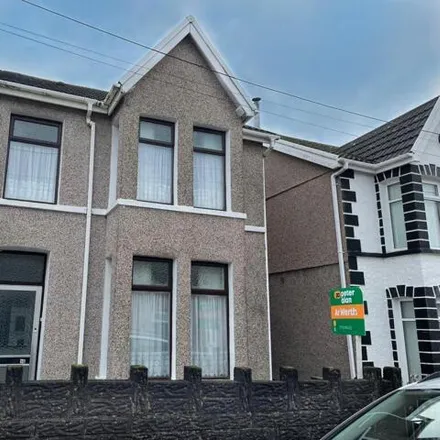 Buy this 3 bed duplex on unnamed road in Gorseinon, SA4 4BW