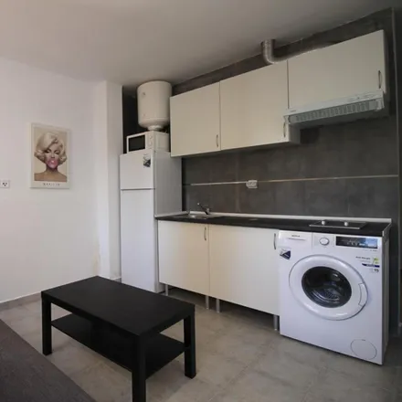 Image 6 - Travesía Huerta del Obispo, 6, 28039 Madrid, Spain - Apartment for rent