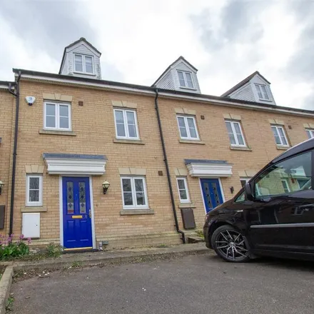 Rent this 3 bed townhouse on Saxon Place in Meridian Close, Hardwick