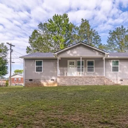 Buy this 3 bed house on 580 Pine Circle in Hohenwald, TN 38462
