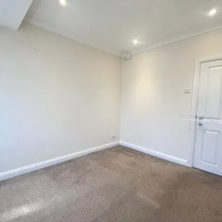 Image 3 - Grenfell Avenue, London, RM12 4DW, United Kingdom - Apartment for rent