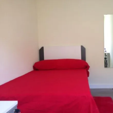 Rent this 4 bed room on Madrid in ONCE, Calle Alicante