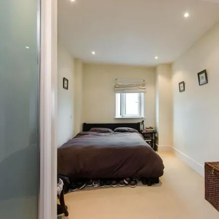 Buy this 2 bed apartment on Metropolitan Police in Putney Retail Area, 230