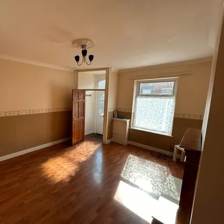 Image 3 - Whiteacre Road, Ashton-under-Lyne, OL6 9QN, United Kingdom - Townhouse for rent