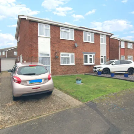 Buy this 3 bed duplex on Avon Close in Rochford, SS4 3AB