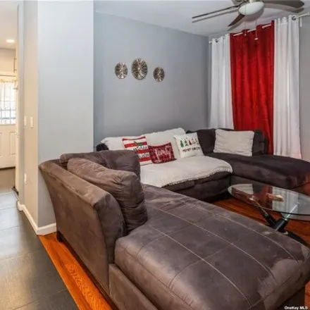 Image 5 - 86-31 131st Street, New York, NY 11418, USA - House for sale