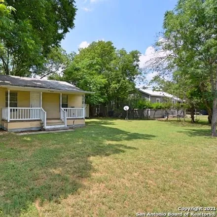 Rent this 3 bed house on 207 East Torrey Street in Rio Vista, New Braunfels