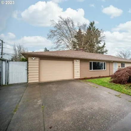 Image 3 - 2015 Southeast 89th Avenue, Portland, OR 97216, USA - House for sale