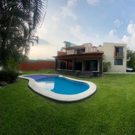 Buy this 4 bed house on Avenida Estado de Puebla in Fraccionamiento Burgos, 62584 Tres de Mayo