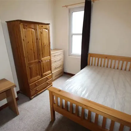 Rent this 5 bed apartment on Sandhurst Gardens in Belfast, BT9 5AE