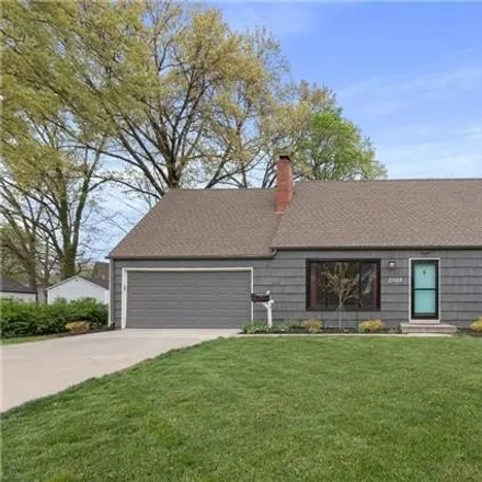 Buy this 3 bed house on 2908 Somerset Drive in Prairie Village, KS 66208
