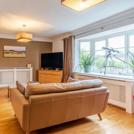 Image 2 - Lower Green Gardens, London, KT4 7NF, United Kingdom - Townhouse for rent