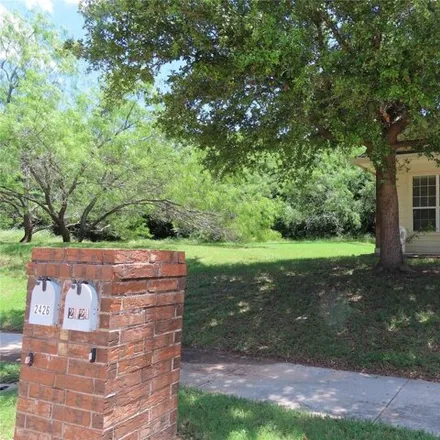 Rent this 3 bed house on 2498 Ravenwood Court in Mansfield, TX 76063