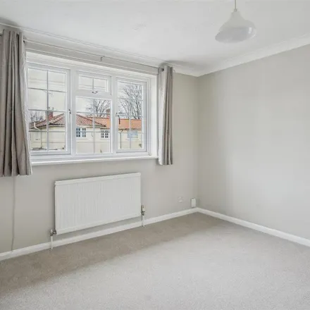 Rent this 3 bed duplex on Grecian Street in Aylesbury, HP20 1LT