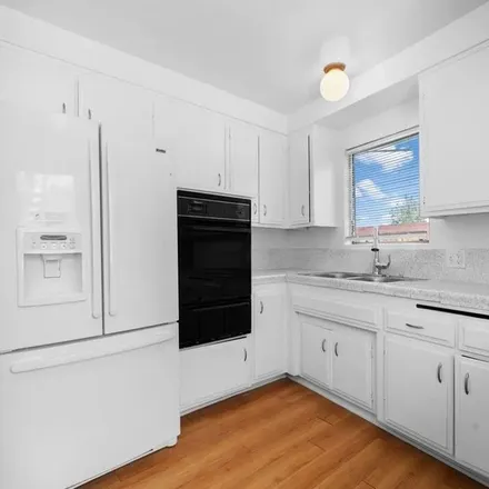 Image 2 - 1132 South Spaulding Avenue, Los Angeles, CA 90019, USA - Apartment for rent