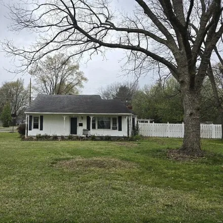 Buy this 4 bed house on 402 Washington Street in Malden, Dunklin County