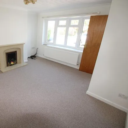 Image 2 - Gatcombe Close, Stretton, DE13 0EP, United Kingdom - House for rent