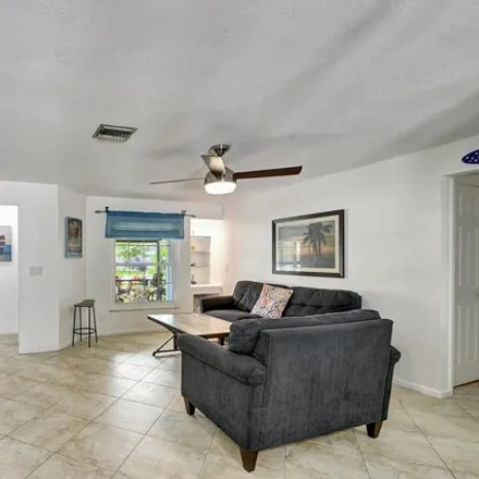 Image 8 - 128 Cortes Avenue, Royal Palm Beach, Palm Beach County, FL 33411, USA - House for sale