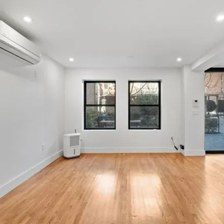 Image 4 - 149 Charles Street, New York, NY 10014, USA - Apartment for sale
