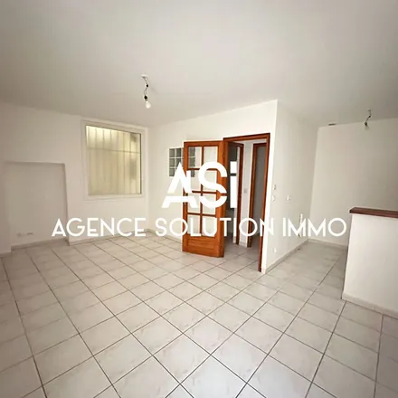 Image 3 - 4 Faubourg la Cire, 07220 Viviers, France - Apartment for rent