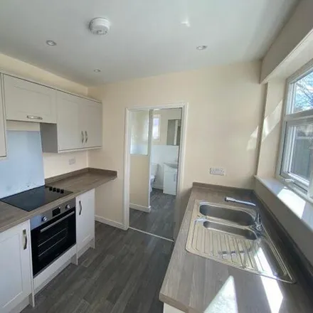 Image 3 - Clifton Road, Tettenhall Wood, WV6 9AP, United Kingdom - Townhouse for rent