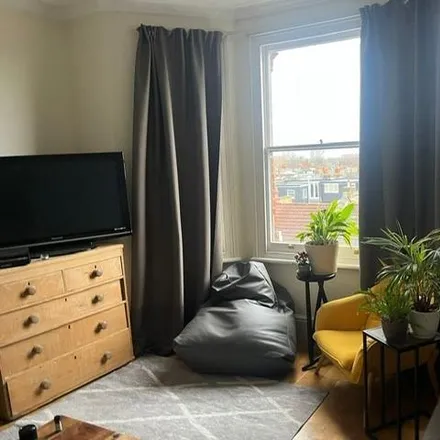 Rent this 2 bed apartment on Kingwood Road in London, SW6 6SW