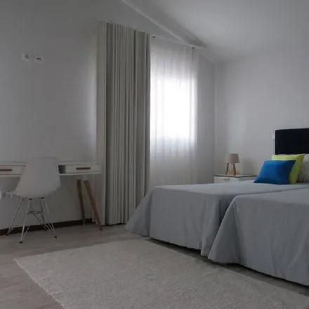 Rent this 2 bed house on Rua Professor Alípio Portugal in 3870-173 Murtosa, Portugal